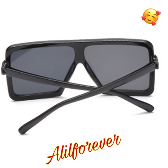 🦋 Super Cute Black Square Framed Sunglasses 😎 - Picture 4 of 6